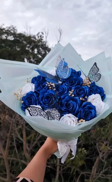 باقة ورد أزرق مع فراشات 🦋🌹