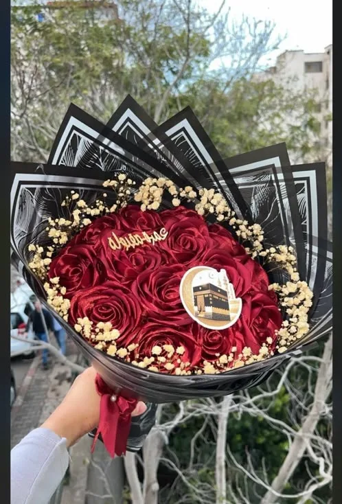 باقة ورد أحمر مع تزيين مميز ❤️