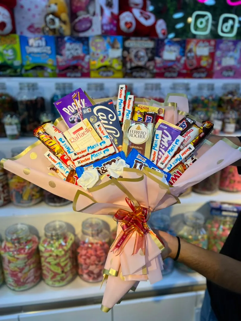 باقة شوكولاتة وحلويات 🎀✨