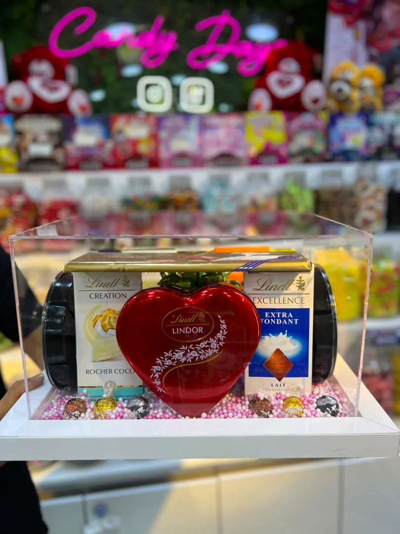 علبة شوكولاتة ليندت مع قلب ليندور ❤️