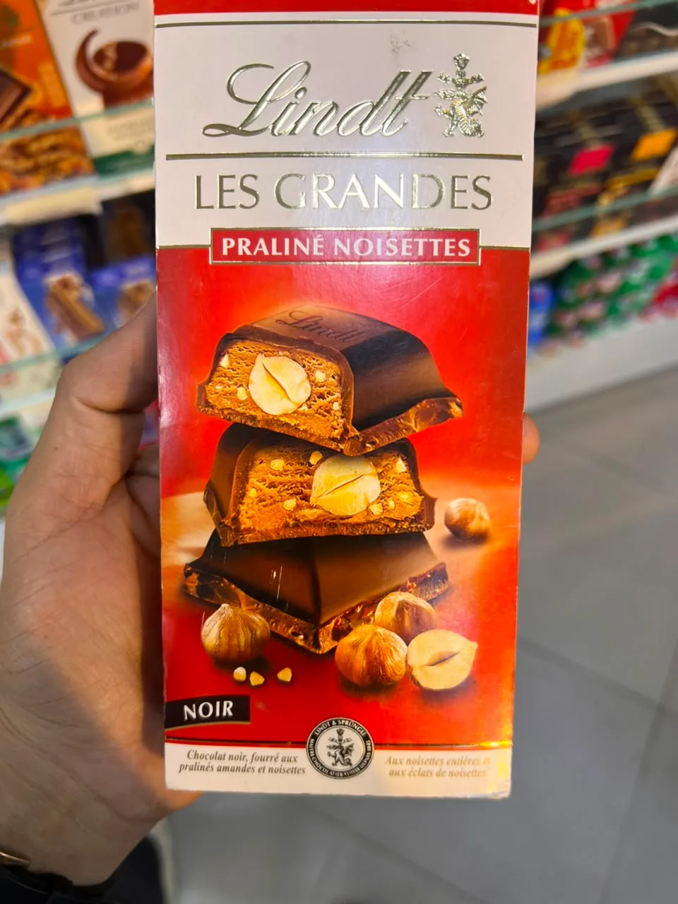 Lindt Les Grandes Praliné Noisettes Noir 225g