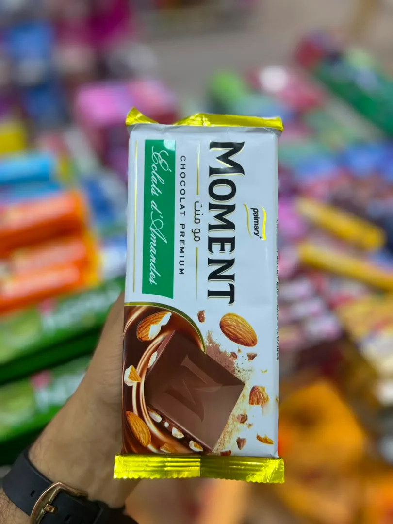 مومنت شوكولاتة بقطع اللوز – 100 غرام